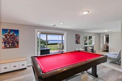 Luxury Water View 6BR Retreat with Hot Tub and Gym – khách sạn tại Tây Bắc Seattle