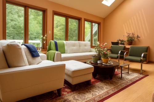 BlossomGlow Residence, Harwinton