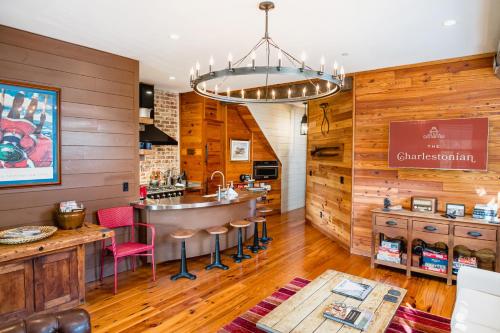 The Charlestonian near Aiken Rhett Ház