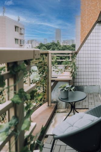 Minimalist Loft 9 Namba Compact Studio and Gym MA9