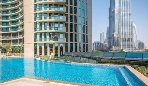 Luxurious 3-Bedroom Apartment in Downtown Dubai, Дубай (фото 6)