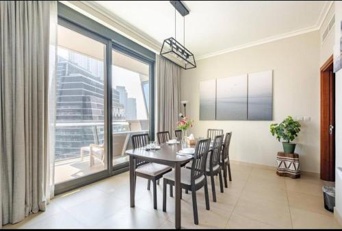 Luxurious 3-Bedroom Apartment in Downtown Dubai, Дубай (фото 7)