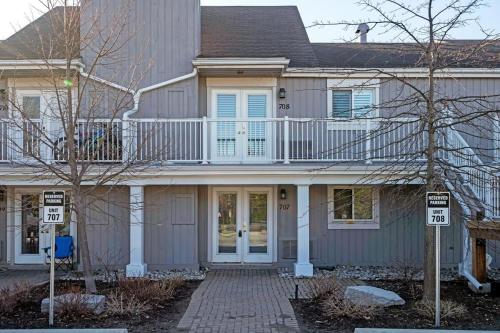 The Moose Lodge - Modern Condo in Collingwood in 柯林武德 (ON)