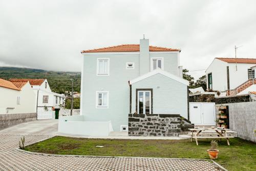 Dārzs, Aires Hostel in Cais do Pico