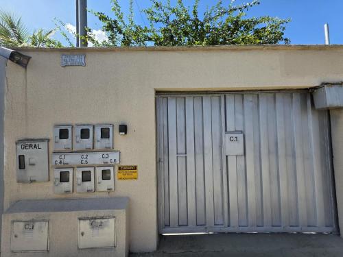 vhod, Suíte1 Individual Mobiliada com Ar Wi-Fi e Garagem Exclusiva (Suite1 Individual Mobiliada com Ar Wi-Fi e Garagem Exclusiva) in Jardim America
