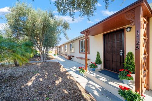 Decked Out Delight Park Charm in Linda Vista