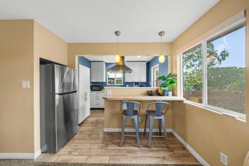 Decked Out Delight Park Charm in Linda Vista