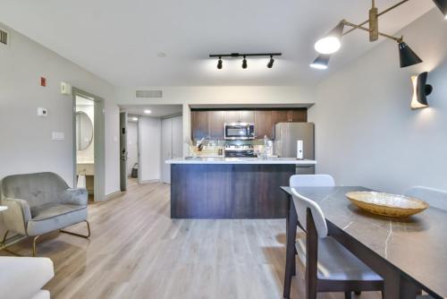 King Suite heated Pool Sauna and Kitchen in Oro-Medonte (ON)