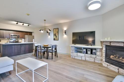 King Suite heated Pool Sauna and Kitchen in Oro-Medonte (ON)