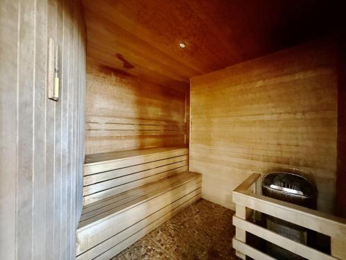 King Suite heated Pool Sauna and Kitchen in Oro-Medonte (ON)