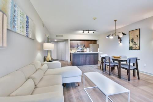 King Suite heated Pool Sauna and Kitchen in Oro-Medonte (ON)