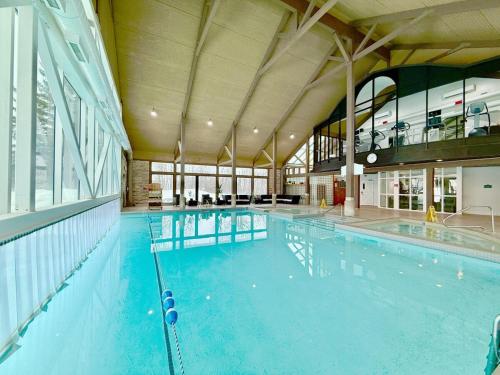 King Suite heated Pool Sauna and Kitchen in Oro-Medonte (ON)
