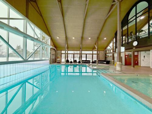 King Suite heated Pool Sauna and Kitchen in Oro-Medonte (ON)