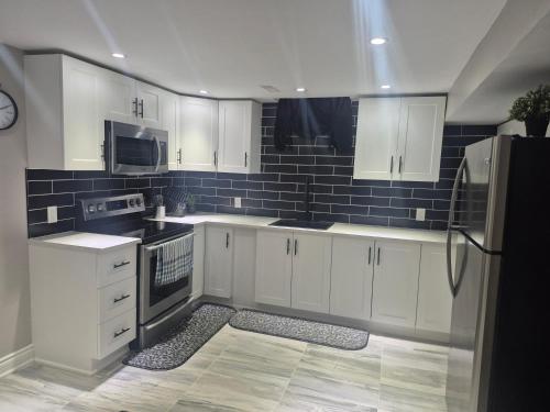 Whitby one bedroom apartment in 惠特比
