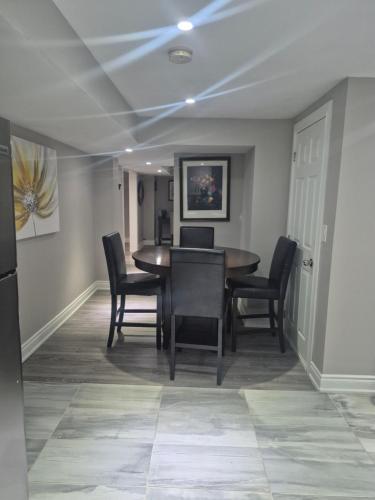 Whitby one bedroom apartment in 惠特比