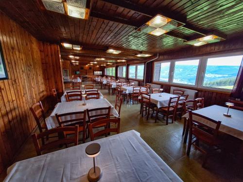 Restaurant, Chata Polarka in Pec pod Snezkou