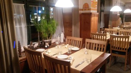 ห้องอาหาร, Hotel Danis in เล็นเซอไฮเดอะ