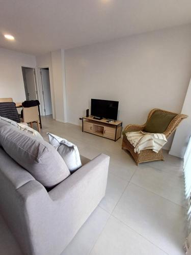 One-Bedroom Apartment image 6