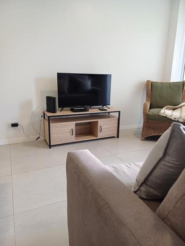 One-Bedroom Apartment image 5