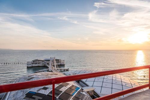 Two-Bedroom Apartment with Balcony and Sea View image 9
