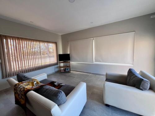 Pergolas Guest House 2 in Vista Flores