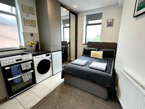 Unique Modern, Private Apartment,15 Mins To Central London, Хендон