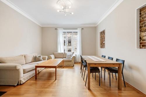 Central apartment in Ålesund – khách sạn tại Aspoya