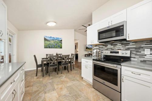 RMNP Retreat Group Friendly Home near Estes Park in Loveland, USA
