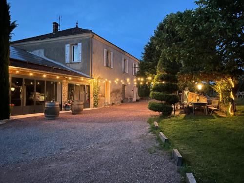 99 Maison des Merles near L'Escale Gourmande
