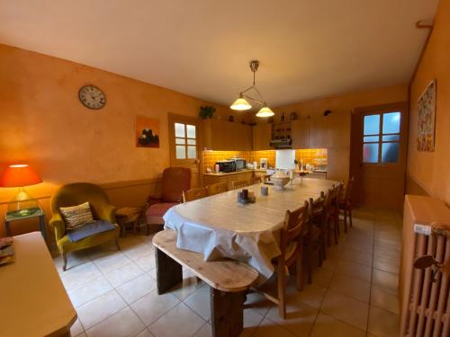 99 Maison des Merles near L'Escale Gourmande