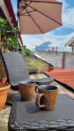 Cozy Stay with Volcano View - Central Antigua, Antigua Guatemala (foto 8)