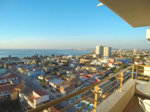 Omgeving, Vista de ensueño a la bahia de Valparaiso (Vista de ensueno a la bahia de Valparaiso) in Baron