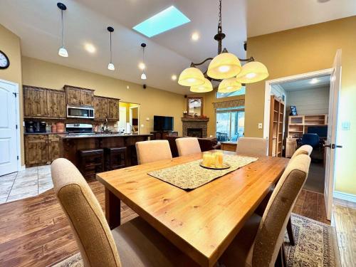 Glacier Getaway - 20 min to West Glacier Entrance