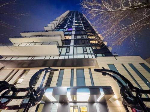 MicroNest - Modern Overlooking Downtown Parking, Calgary (fotografie 10)