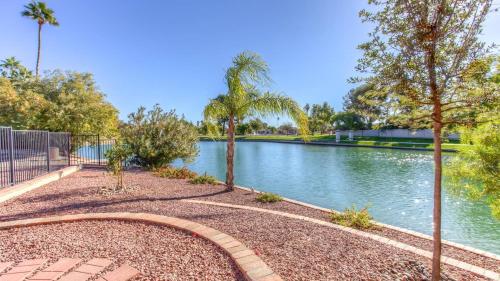 Mesa Lake Front House With Pool and Hot Tub - image 7