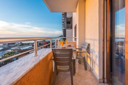 Two-Bedroom Apartment with Balcony and Sea View image 7