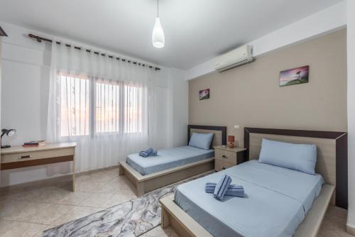 Two-Bedroom Apartment with Balcony and Sea View image 4