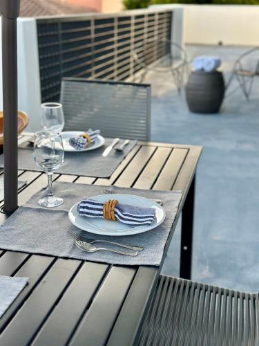 Bay Breeze Premium Apartments by Eskape Collection - 발코니/테라스