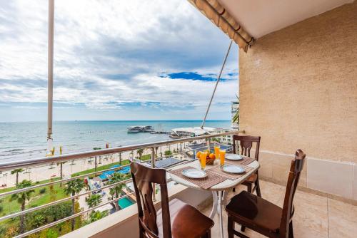 Two-Bedroom Apartment with Sea View image 8