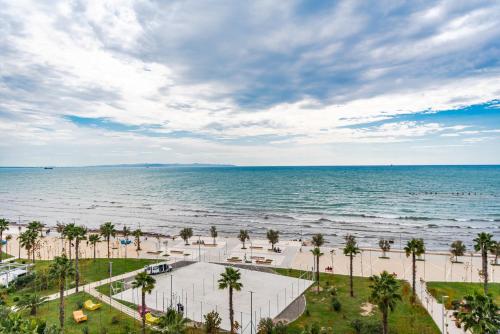 Two-Bedroom Apartment with Sea View image 6