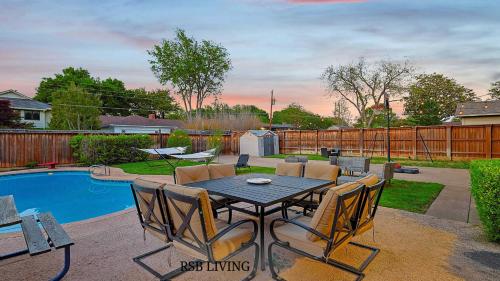 Spectacular 6BR 2 5B Home with Pool in Dallas, USA
