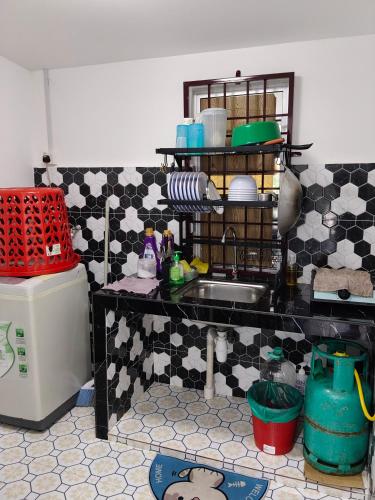 Kitchen, Homestay Masjid Seberang Marang in Kampung Rhu
