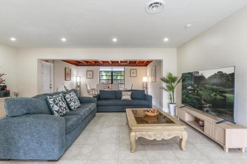 Facilities, Golden Welcome in Emerald Hills