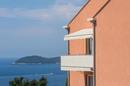 Vaade, Apartments Nina - Two-Bedroom Apartment with Balcony and Sea View Orasac in Orašac