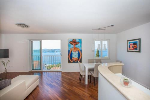 Apartments Nina - Two-Bedroom Apartment with Balcony and Sea View Orasac in Orašac
