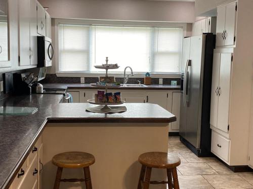 ห้องครัว, Spacious Downtown 4 Bedroom in คลาร์กสวิล (AR)