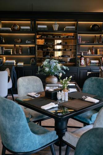 Restaurant, Bach Place Dalat near Domaine de Marie Church