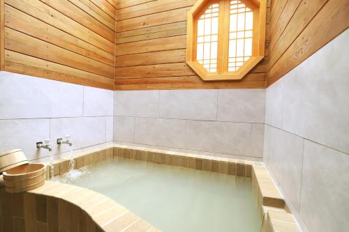 กอร์เจียส ฮอตสปริง รีทรีต (Gorgeous Hot Spring Resort) near อุทยานแห่งชาติ หยางมิงซาน