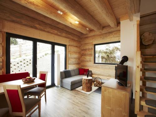 Cosy, modern Canadian wooden chalet , cleaning included