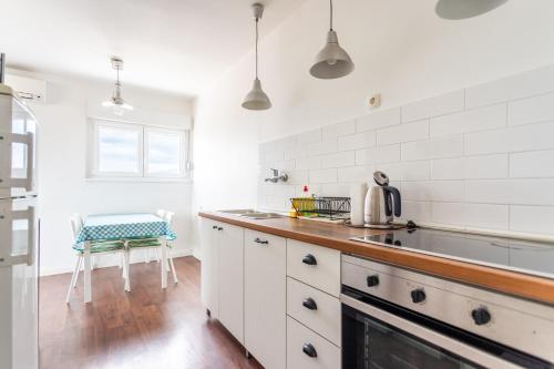 Comfortable apt with great city and sea view, Split (photo 4)